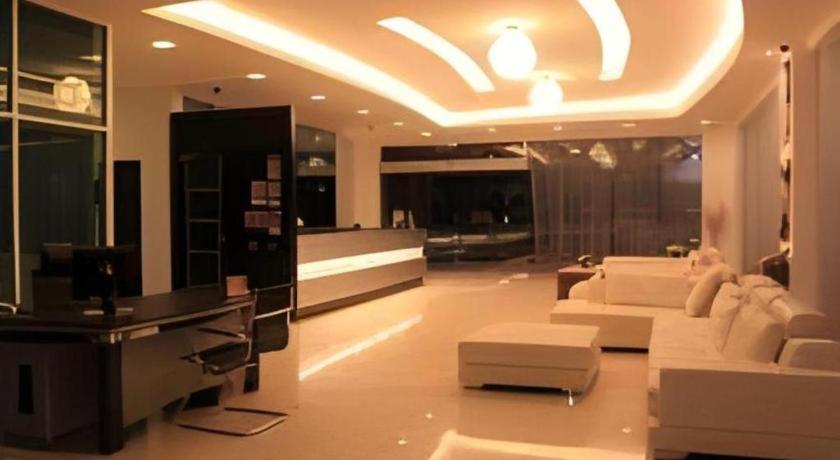 Kingston Hotel Kota Kinabalu Esterno foto